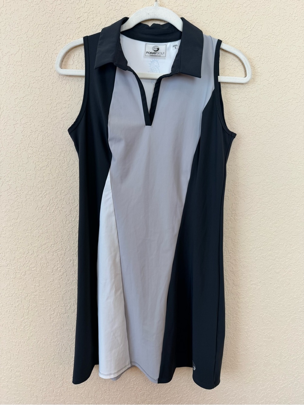 Foray Golf Colorblock Sleeveless V-Neck Golf Dress, Size Small